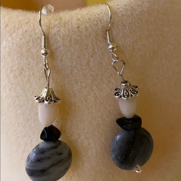 Silver tone gray and black geometric  pierced drop earrings - Picture 1 of 2